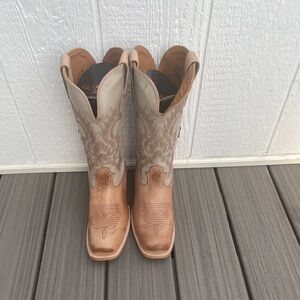 Beautiful brand new DICE boots FB!!! 😍